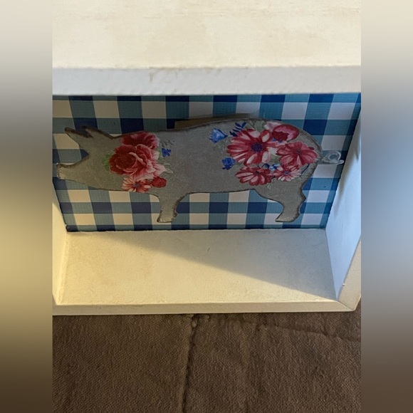 Pioneer Woman Shaddow Box Decor Pig NWT - Picture 3 of 5